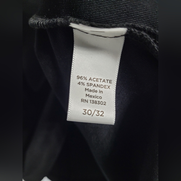 Avenue VIP Black Sleeveless Top Size 30/32 - Picture 5 of 5